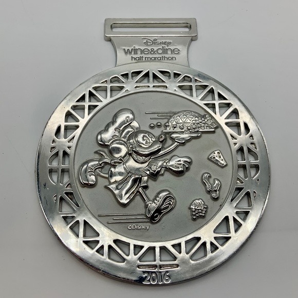 Walt Disney World Mickey Mouse Wine & Dine Half Marathon 2016 Silver Tone Medal - Picture 1 of 11